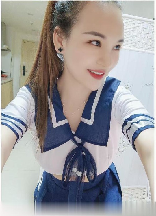 制服御姐圆圆